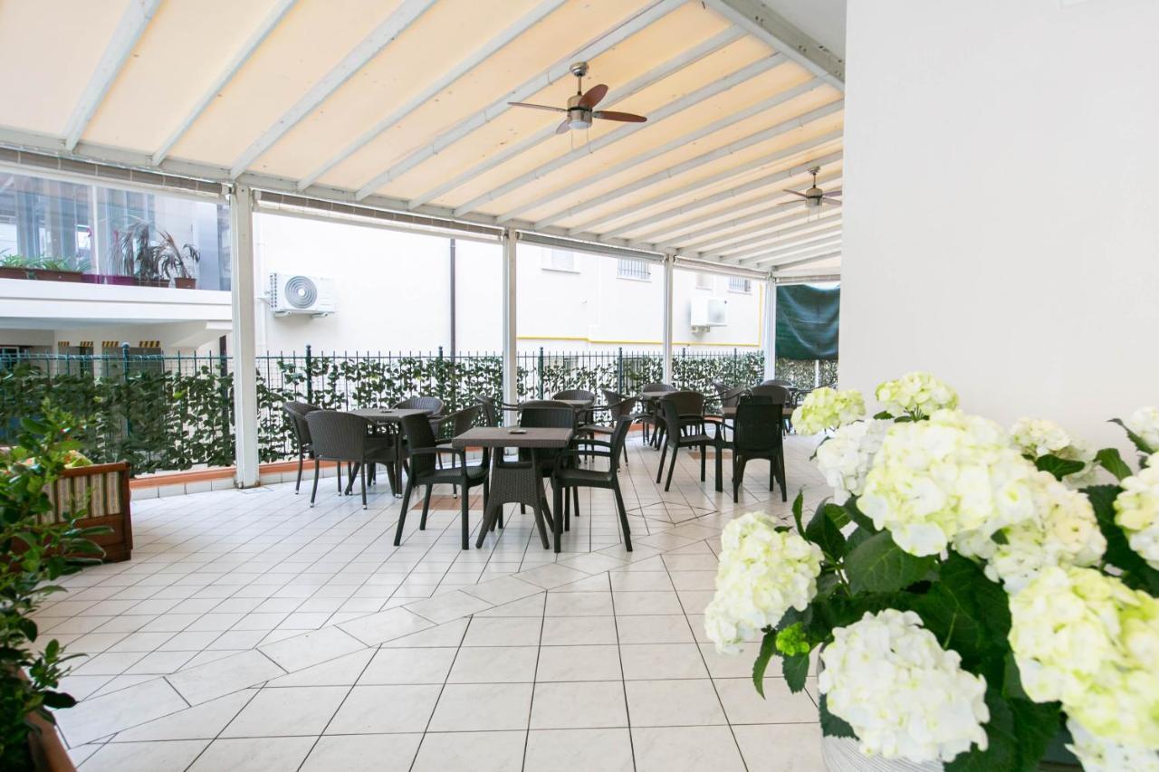 רימיני Hotel Valparaiso מראה חיצוני תמונה