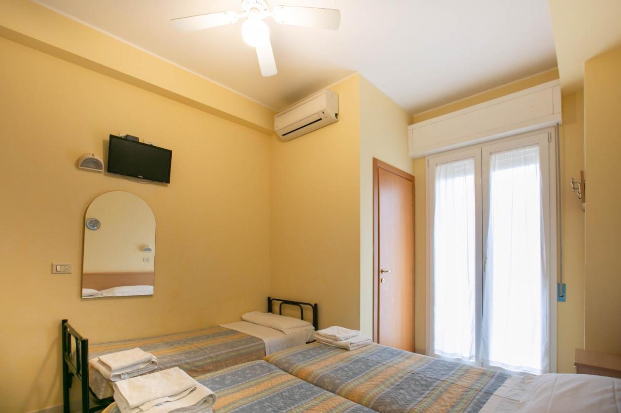 רימיני Hotel Valparaiso מראה חיצוני תמונה