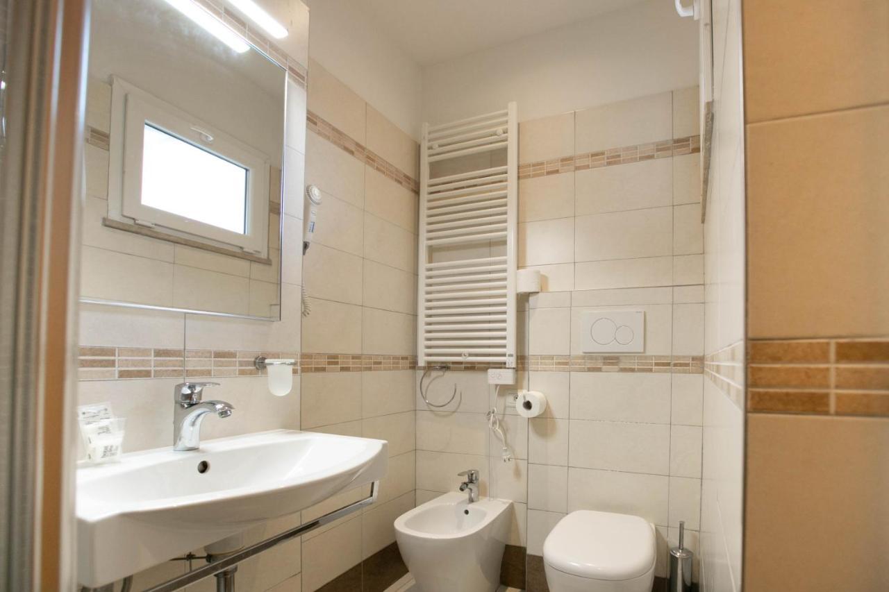רימיני Hotel Valparaiso מראה חיצוני תמונה
