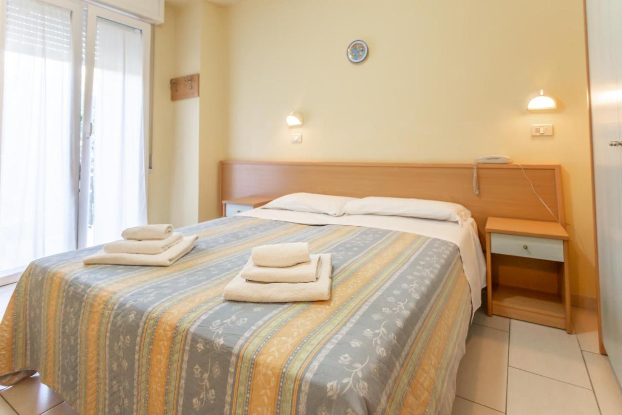 רימיני Hotel Valparaiso מראה חיצוני תמונה